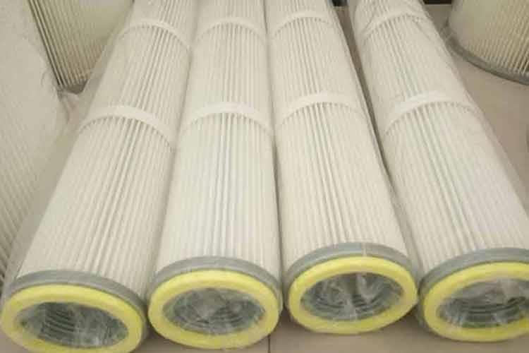 粉尘即被阻挡在滤芯外表面上,过滤后的清洁空气经滤芯中心进入清洁空气室,通过出口管排出 粉尘即被阻挡在滤芯外表面上,过滤后的清洁空气经滤芯中心进入清洁空气室,通过出口管排出