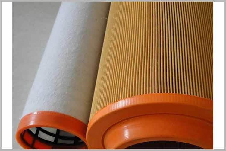 按空压机过滤器产品标识方向正确连接进气口、出气口,并保障垂直安装 按空压机过滤器产品标识方向正确连接进气口、出气口,并保障垂直安装